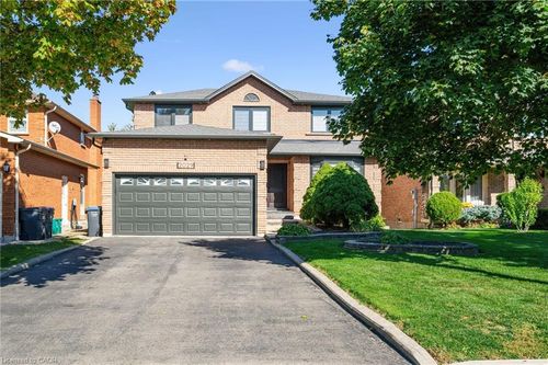 2029 Kempton Park Dr, Mississauga, ON, L5M2Z4 | Card Image