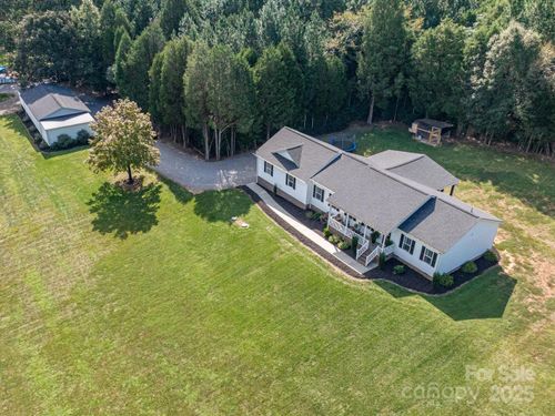 106 4th St Se, Catawba, NC, 28609-9056 | Card Image