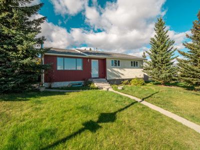 920 Wilderness Ave, House detached with 3 bedrooms, 2 bathrooms and 2 parking in Pincher Creek AB | Image 2