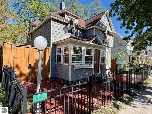 803 Cass St, Traverse City, MI, 49684-3262 | Card Image