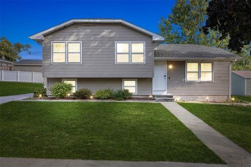 3816 Monterey Dr Drive, Waterloo, IA, 50701 | Card Image