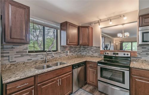 apt-201-402 Lakeview Dr, Weston, FL, 33326-2406 | Card Image