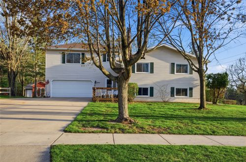 2551 Roberts Ct, Altoona, WI, 54720-1338 | Card Image