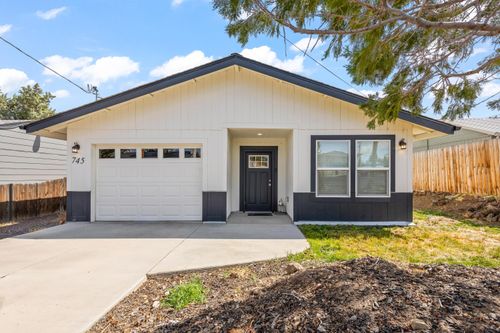 745 Sw Madison Street, Madras, OR, 97741 | Card Image