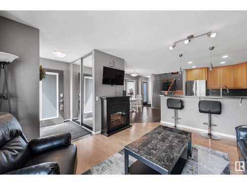 193 Hyndman Cres Nw, Edmonton, AB, T5A4X6 | Card Image