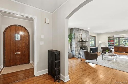 276 Overlook Rd, New Rochelle, NY, 10804-3827 | Card Image