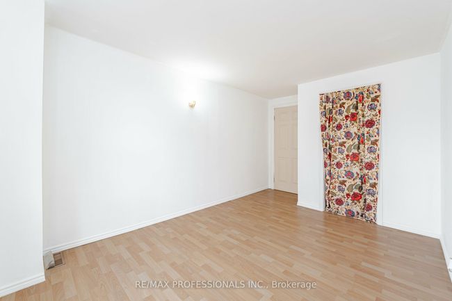 12 O'hara Ave, House attached with 3 bedrooms, 1 bathrooms and 1 parking in Toronto ON | Image 21