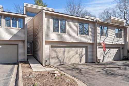 8405 137th Ct, Apple Valley, MN, 55124-6518 | Card Image