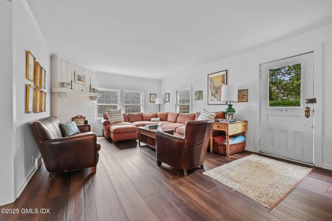 Living Room | Image 11