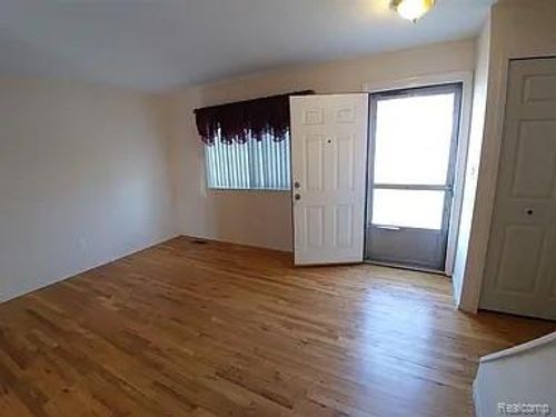 20859 Washington St, Roseville, MI, 48066-2231 | Card Image