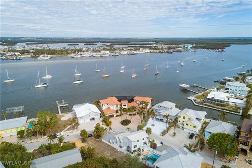 391 Palermo Cir, FORT MYERS BEACH, FL, 33931-2724 | Card Image
