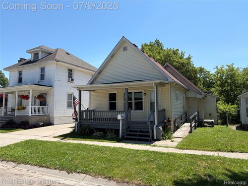 1016 Gillett St, Port Huron, MI, 48060-5234 | Card Image