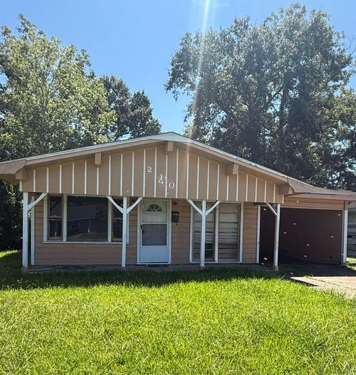 210 Myrna Loy Dr, Beaumont, TX, 77705-6035 | Card Image