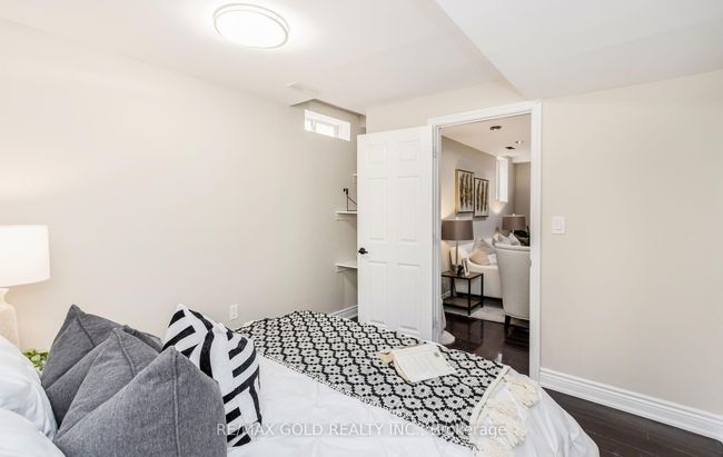 111 Fairhill Ave, House other with 6 bedrooms, 4 bathrooms and 2 parking in Brampton ON | Image 12