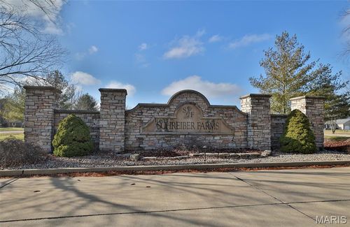 107 Gabrielle Cir, Bethalto, IL, 62010-2588 | Card Image