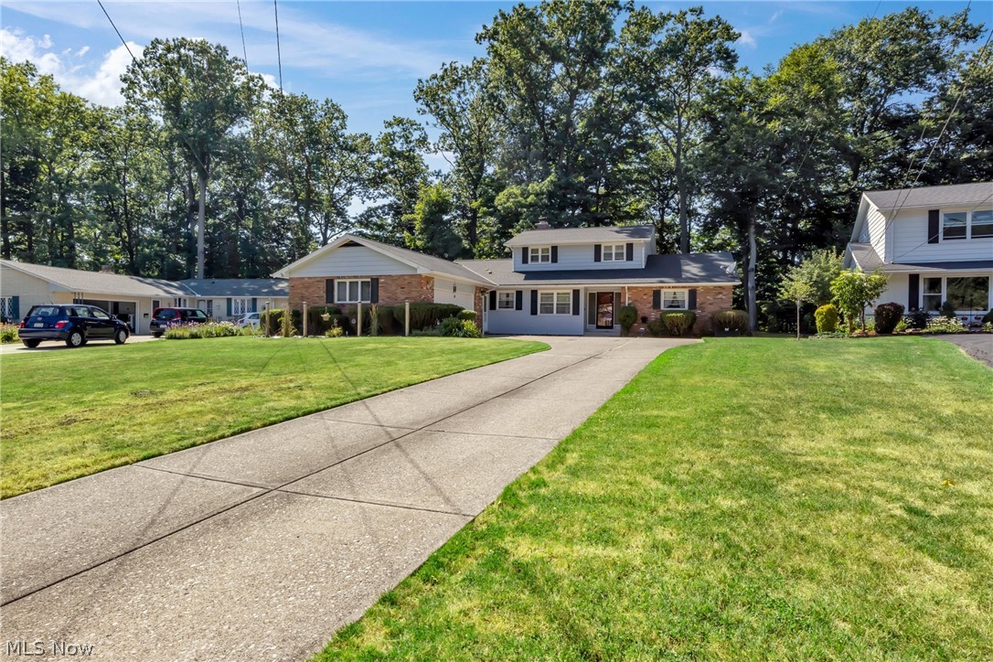 Dundee Dr, Richmond Heights, OH 44143
