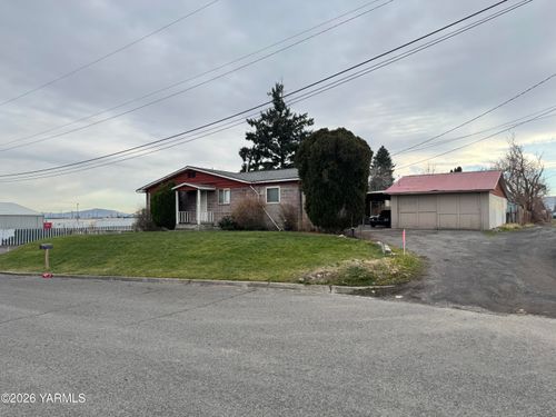 102 Peach St, Yakima, WA, 98902-4575 | Card Image