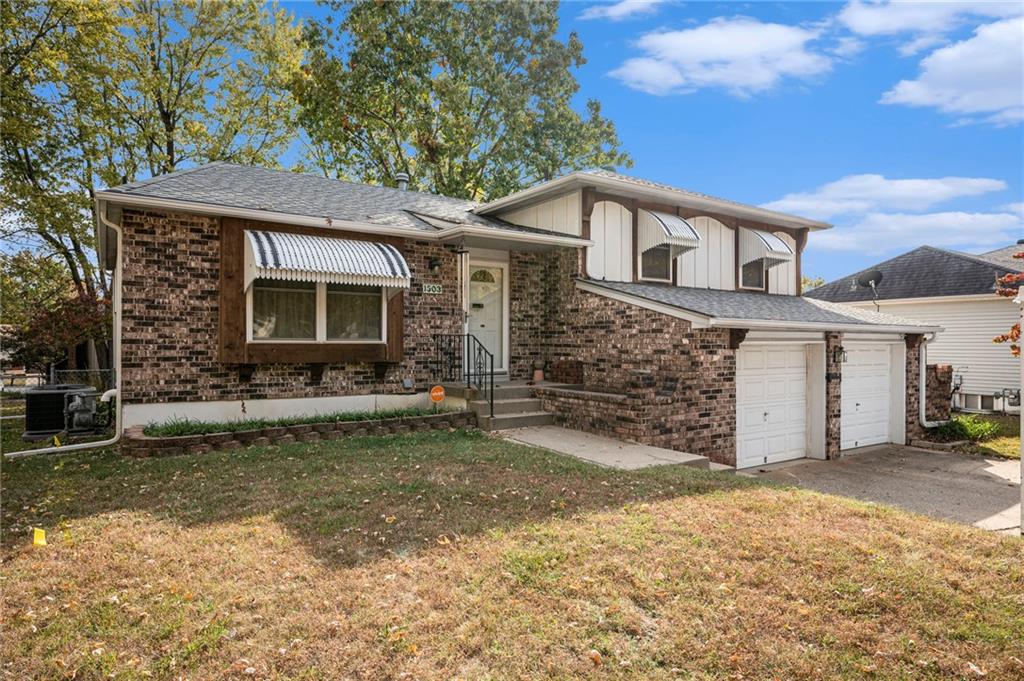 1503 N Millhaven Court, For Sale in Independence Zoocasa