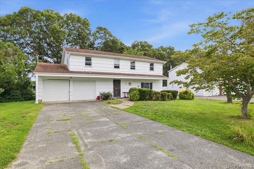 38 Appel Dr E, Shirley, NY, 11967-3635 | Card Image