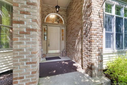 87 Dakota Dr, East Fishkill, NY, 12533-5812 | Card Image