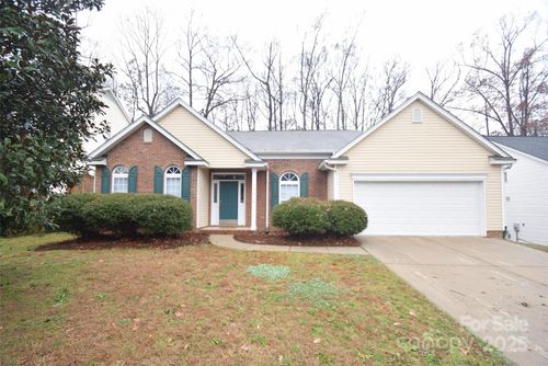 10214 Stoneykirk Ln, Charlotte, NC, 28269-8192 | Card Image