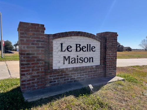 165 Le Belle Maison Dr, Raceland, LA, 70394-3525 | Card Image
