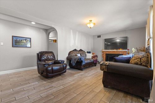 636 Southwood Dr, Santa Rosa, CA, 95407-7489 | Card Image