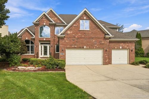 2775 Ginger Woods Dr, Aurora, IL, 60502-7412 | Card Image