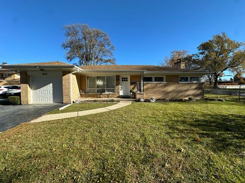 909 S Emerson St, Mount Prospect, IL, 60056-4230 | Card Image