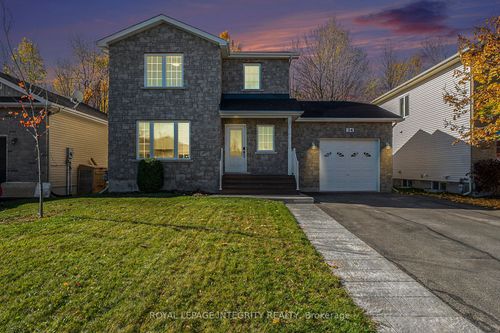 34 Giroux St, Limoges, ON, K0A2M0 | Card Image