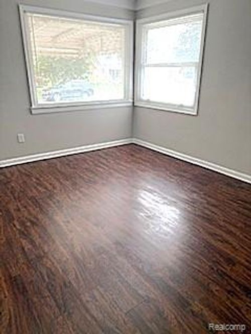 8434 Quandt Ave, Allen Park, MI, 48101-1527 | Card Image