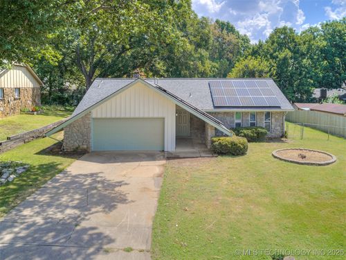 7829 S College Pl, Tulsa, OK, 74136-8702 | Card Image