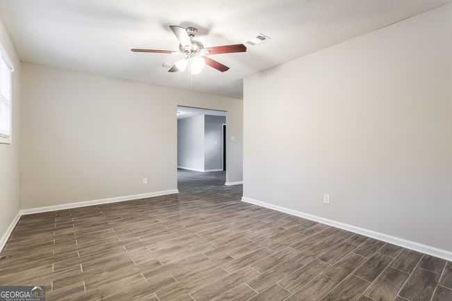 8621 Chestnut Ln, House other with 3 bedrooms, 2 bathrooms and null parking in Lithia Springs GA | Image 4
