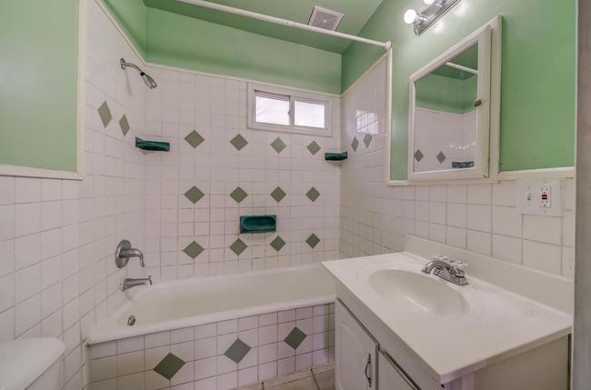 27 Milton Ave, Home with 2 bedrooms, 1 bathrooms and null parking in Hazel Park MI | Image 4