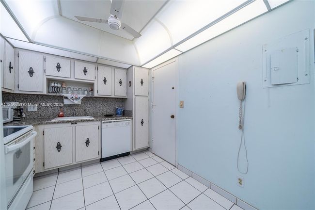 APT-508 - 3800 S Ocean Dr, Condo with 1 bedrooms, 2 bathrooms and null parking in Hollywood FL | Image 16