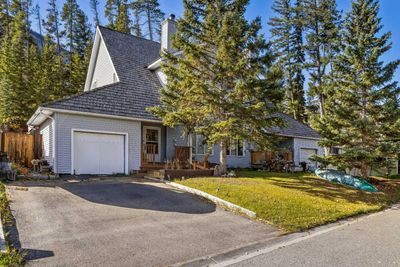 224 Jasper Way, Home with 3 bedrooms, 2 bathrooms and 2 parking in Banff AB | Image 2