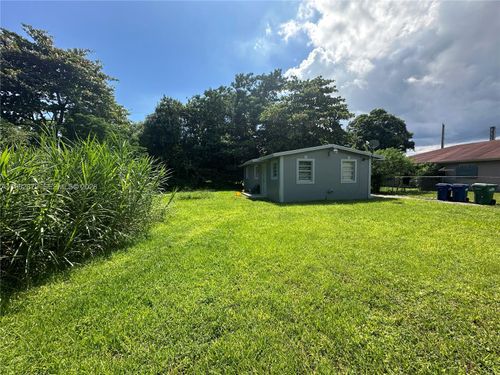 10070 E Hibiscus St, Palmetto Bay, FL, 33157-5332 | Card Image