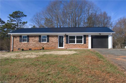 258 Badgett Ave, Mount Airy, NC, 27030-9207 | Card Image