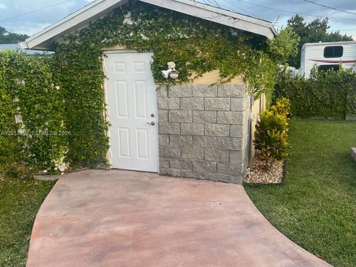 b-15025 Monroe St, Miami, FL, 33176-7636 | Card Image