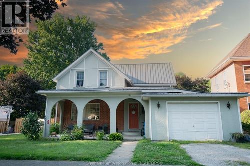 {{alt}} | Card Image