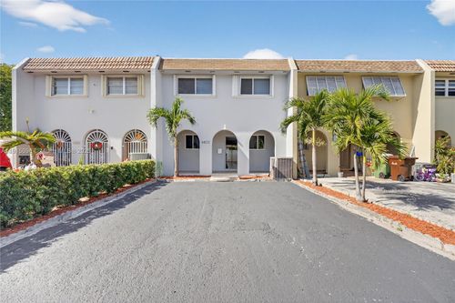 6822 W 2nd Ln, Hialeah, FL, 33014-5310 | Card Image