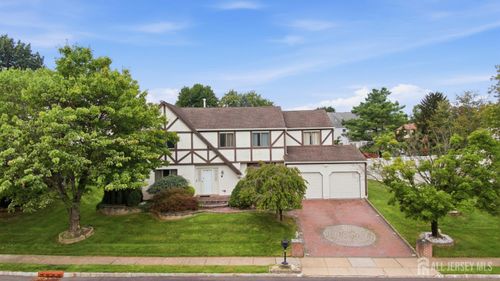 4 Victoria Way, KENDALL PARK, NJ, 08824-1811 | Card Image