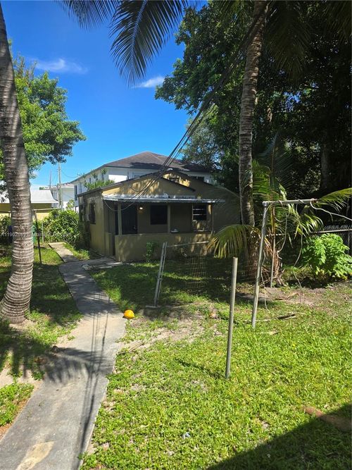 161 Nw 146th St, Miami, FL, 33168-4906 | Card Image