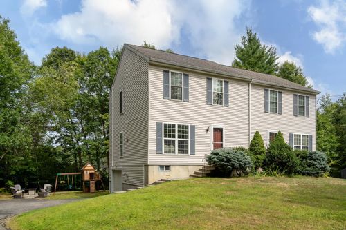 7 Grebenstein Dr, Newton, NH, 03858-3607 | Card Image