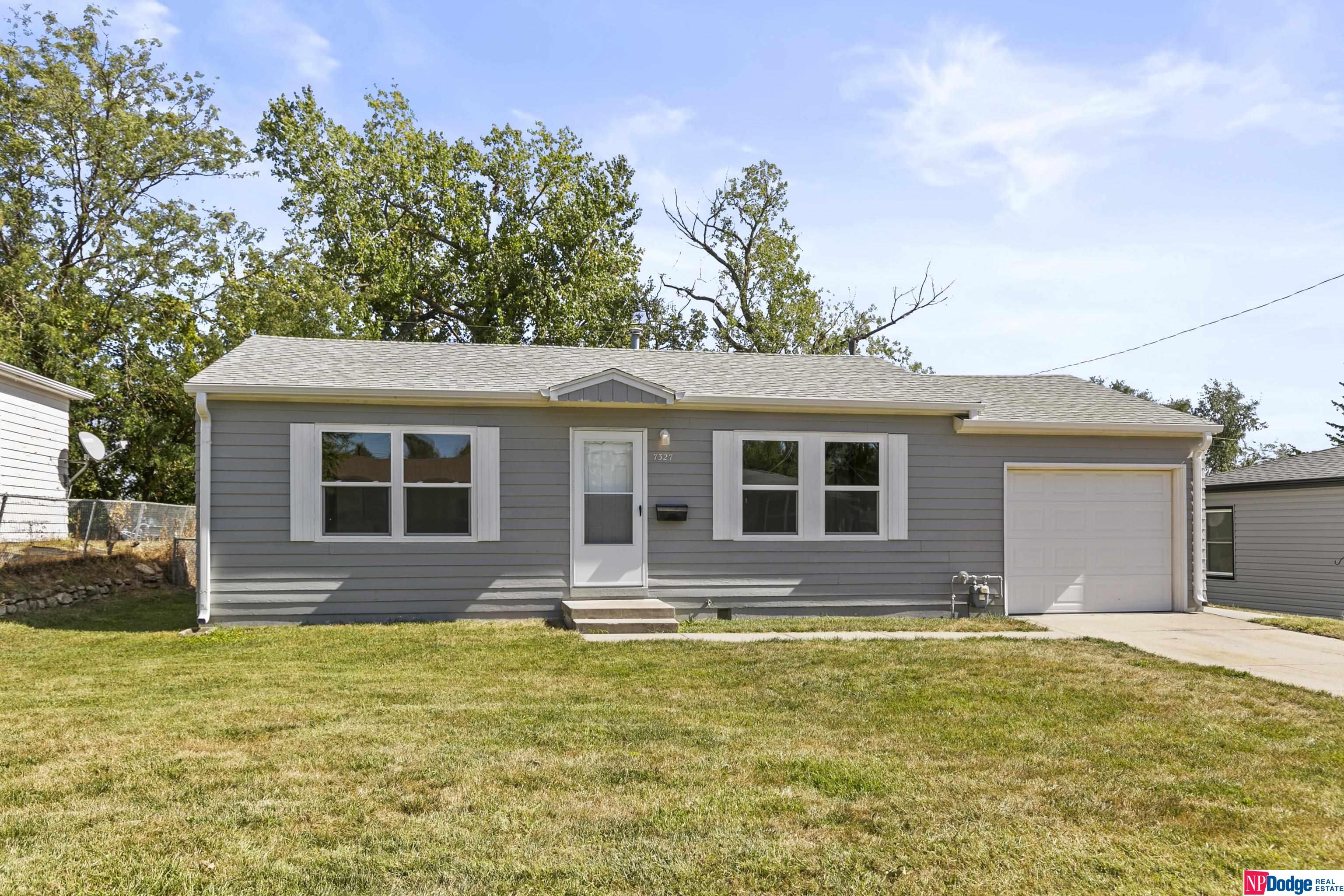 LA Vista Dr, LA Vista, NE 68128
