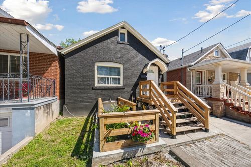 49 Cordella Ave, York, ON, M6N2J7 | Card Image