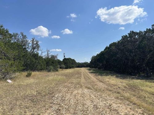 384 River Trail Rd, Pipe Creek, TX, 78063-6137 | Card Image