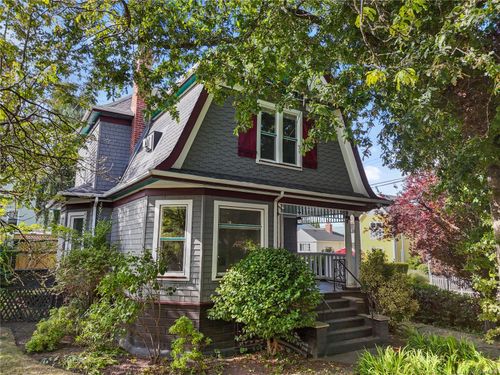 1726 Stanley Ave, Victoria, BC, V8R3W8 | Card Image