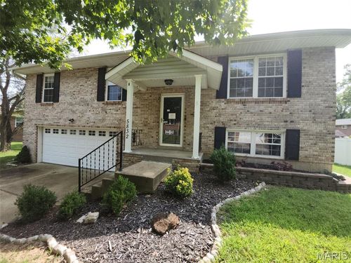 5832 Blackberry Dr, Imperial, MO, 63052-2147 | Card Image