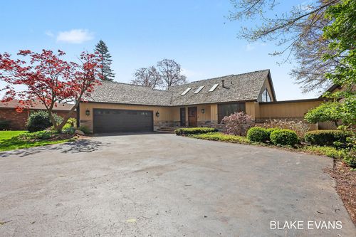 4069 Forest Point Dr, Norton Shores, MI, 49441-4680 | Card Image